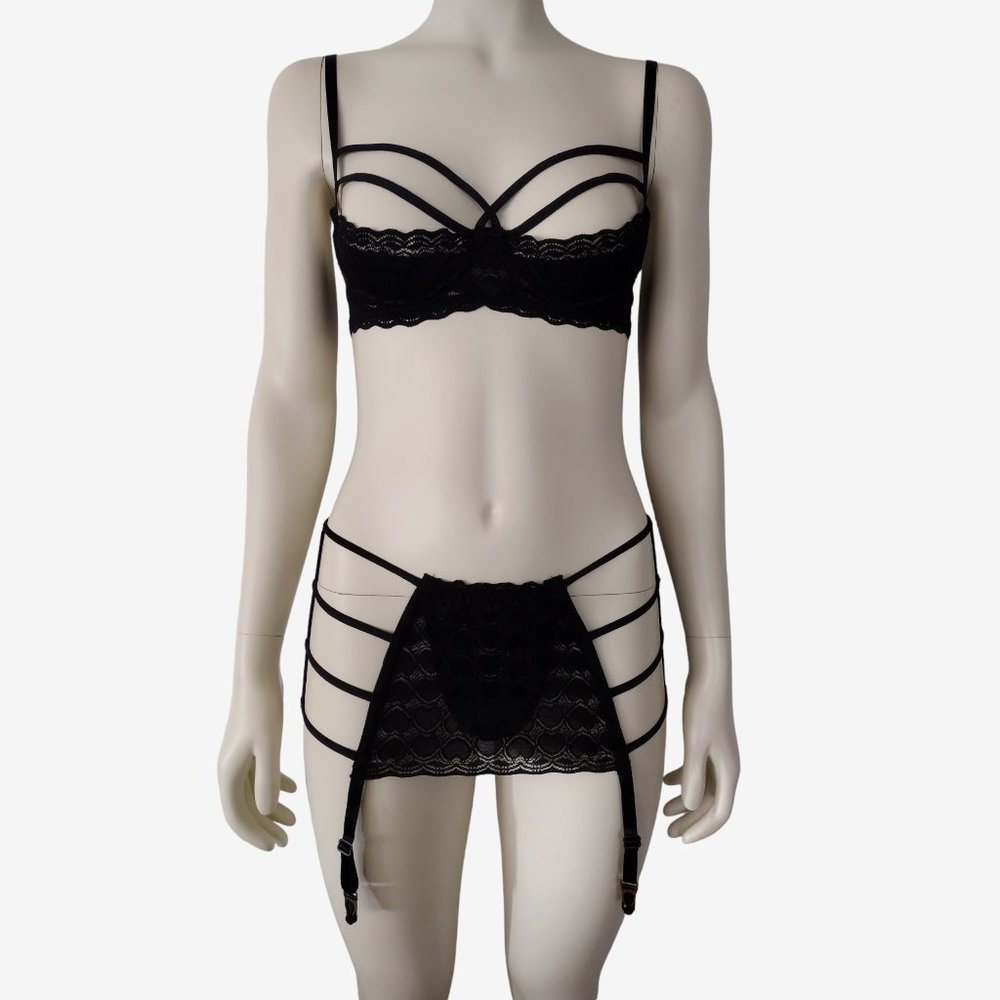 Vintage Y2K Shirley of Hollywood Black Strappy Shelf Bra Garter Panty Set